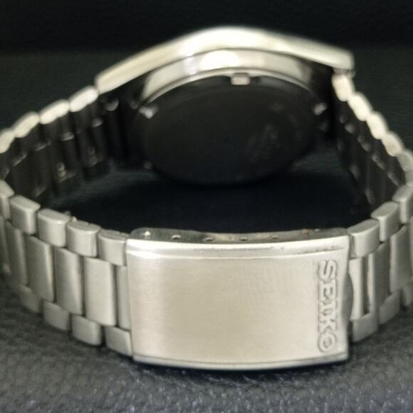 Vintage 1973 Seiko Automatic Mens Silver Watch W/daydate & Blue accents - Picture 2 of 10